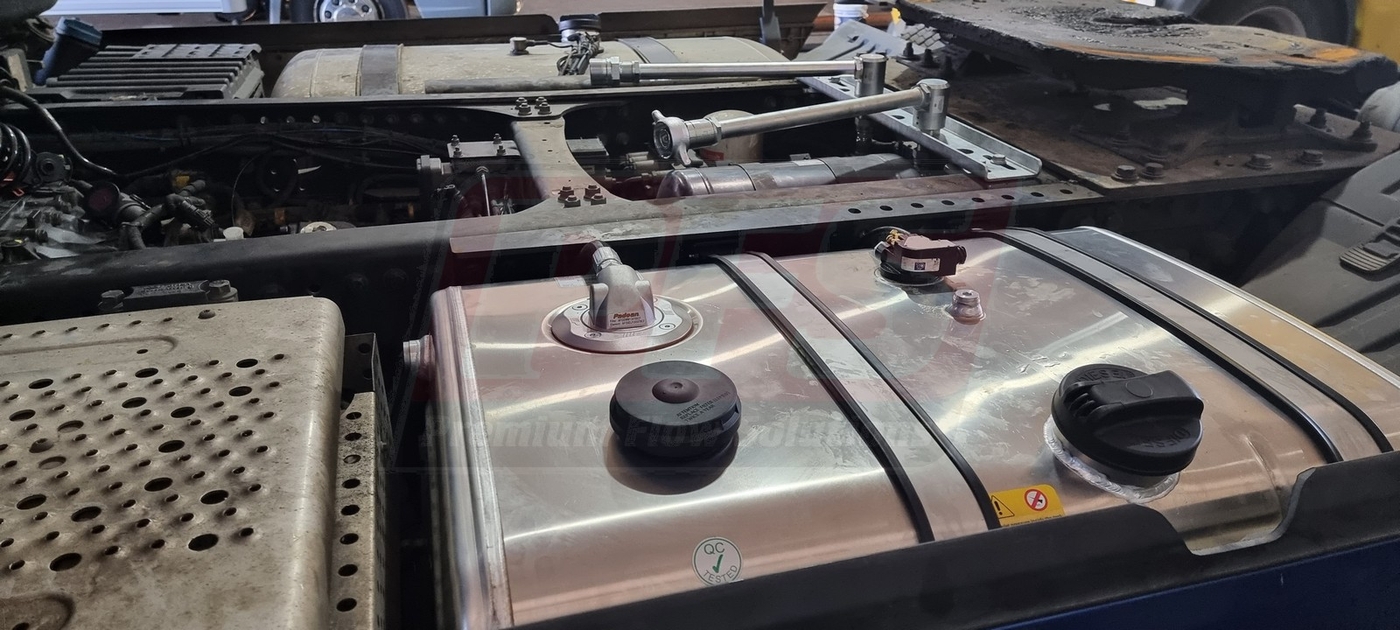 Combined set with combined tank