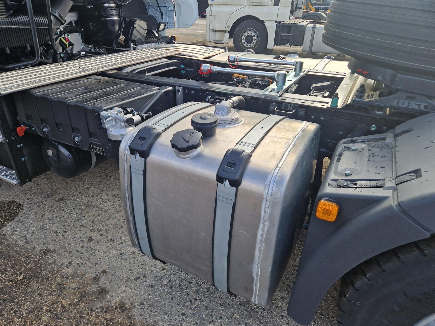 Hydraulics – MAN with 300 l oiltank for tipper